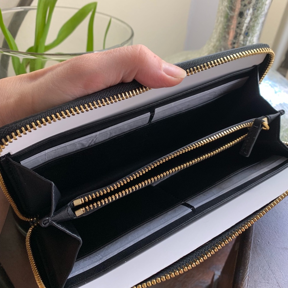 Authentic Tory Burch snake/velvet leather wallet - Picture 5 of 8